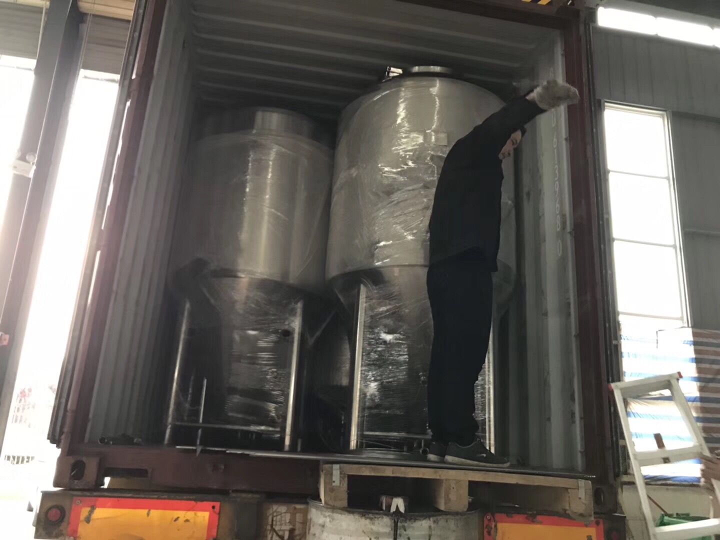 1000L brewpub equipment shipped